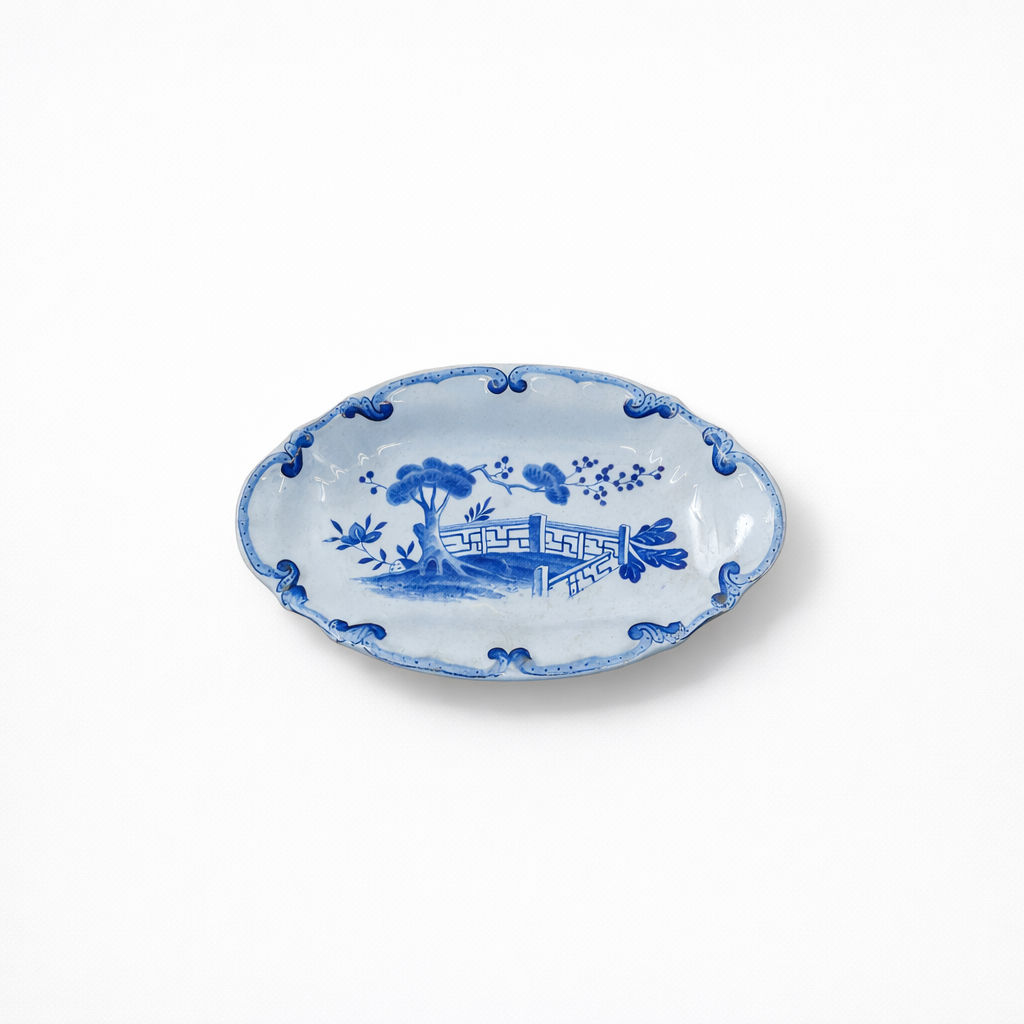 ravier en  terre de fer  Creil-Montereau bleue à décor chinoisant  25 X 15 cm