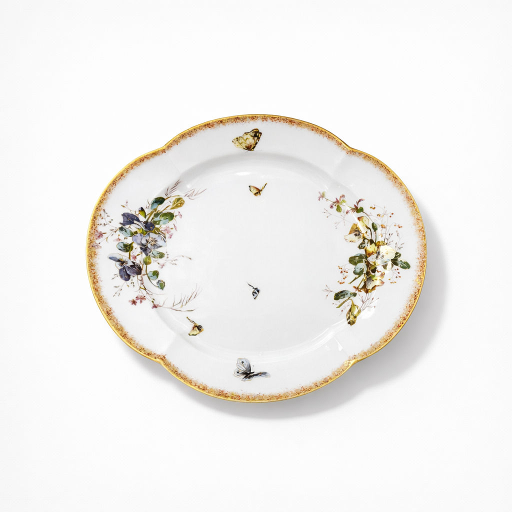 plat ovale en porcelaine Limoges William Guerin & Cie à décor de fleurs polychromes et papillon liseré doré L 41,5 x P 32,5