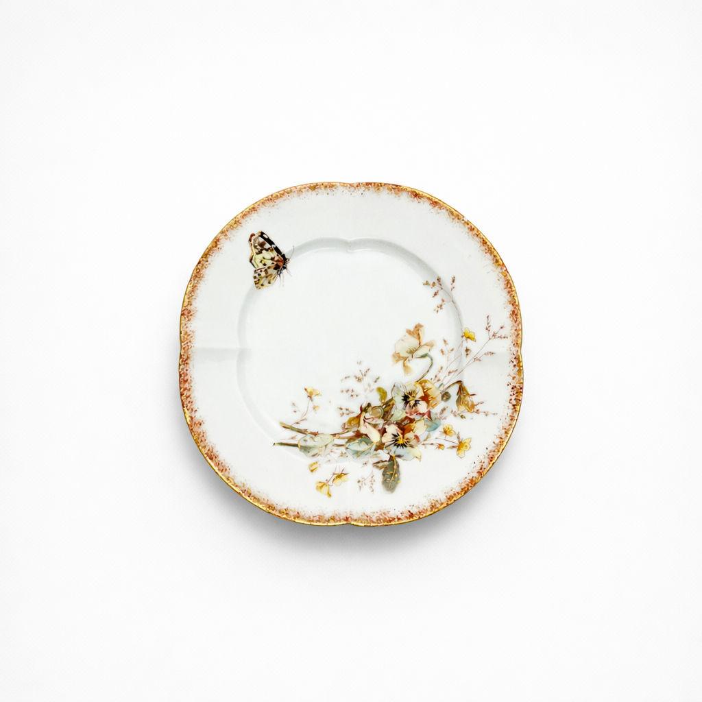 assiette montée en porcelaine Limoges William Guerin & Cie à décor de fleurs polychromes et papillon liseré doré