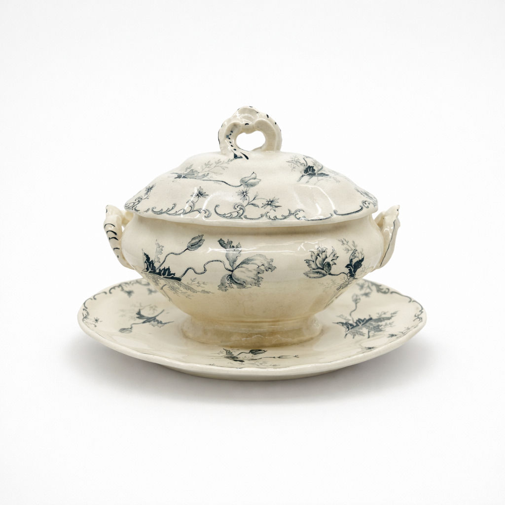 moutardier en faïence terre de fer H. Boulenger & Cie modèle Pavots décors fleurs et acanthes avec couvercle H 15,5 x L 22,5 x P 15 cm