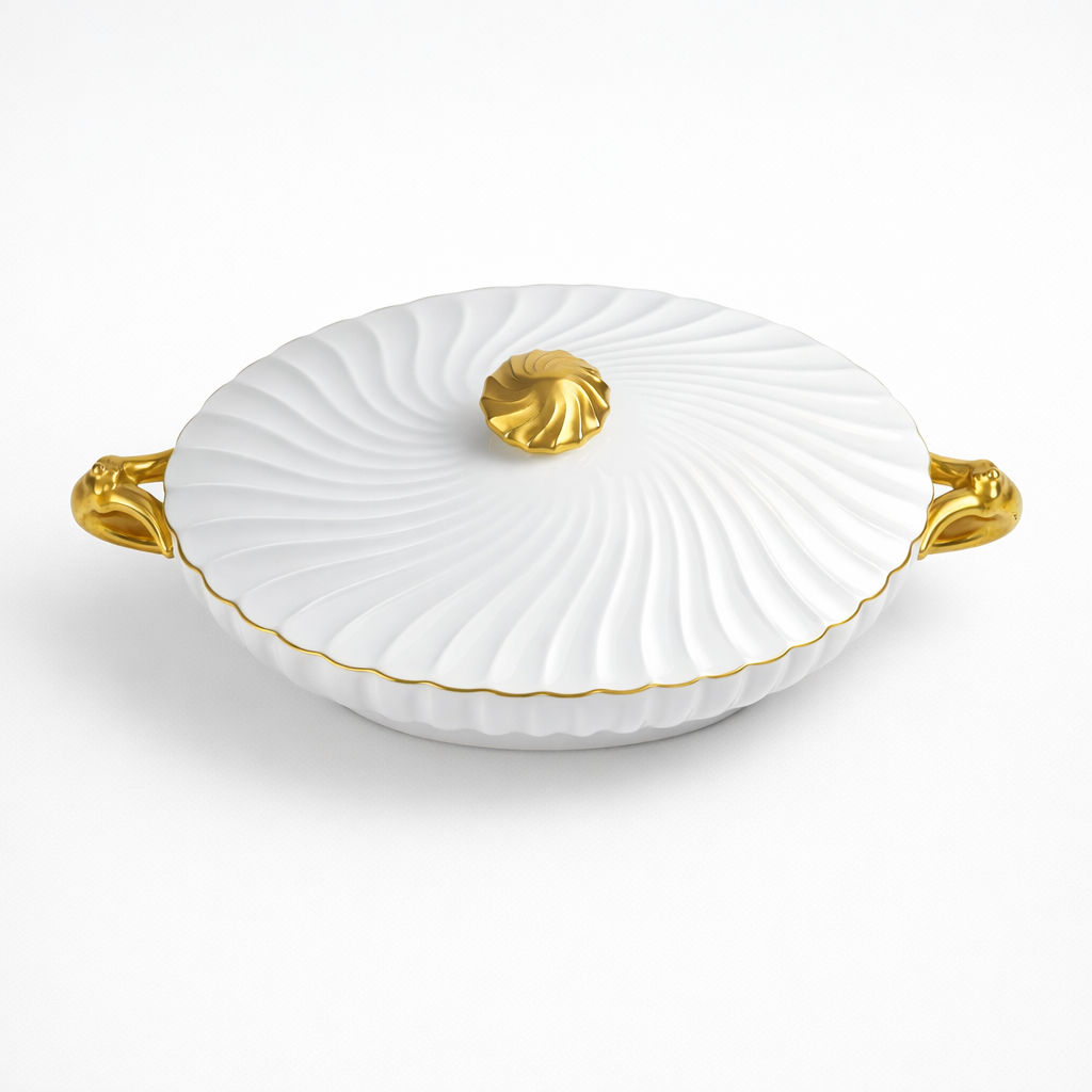 soupière porcelaine Haviland modèle Torse blanc liseré doré anses dorées avec couvercle H 17 x L 35 x P 20