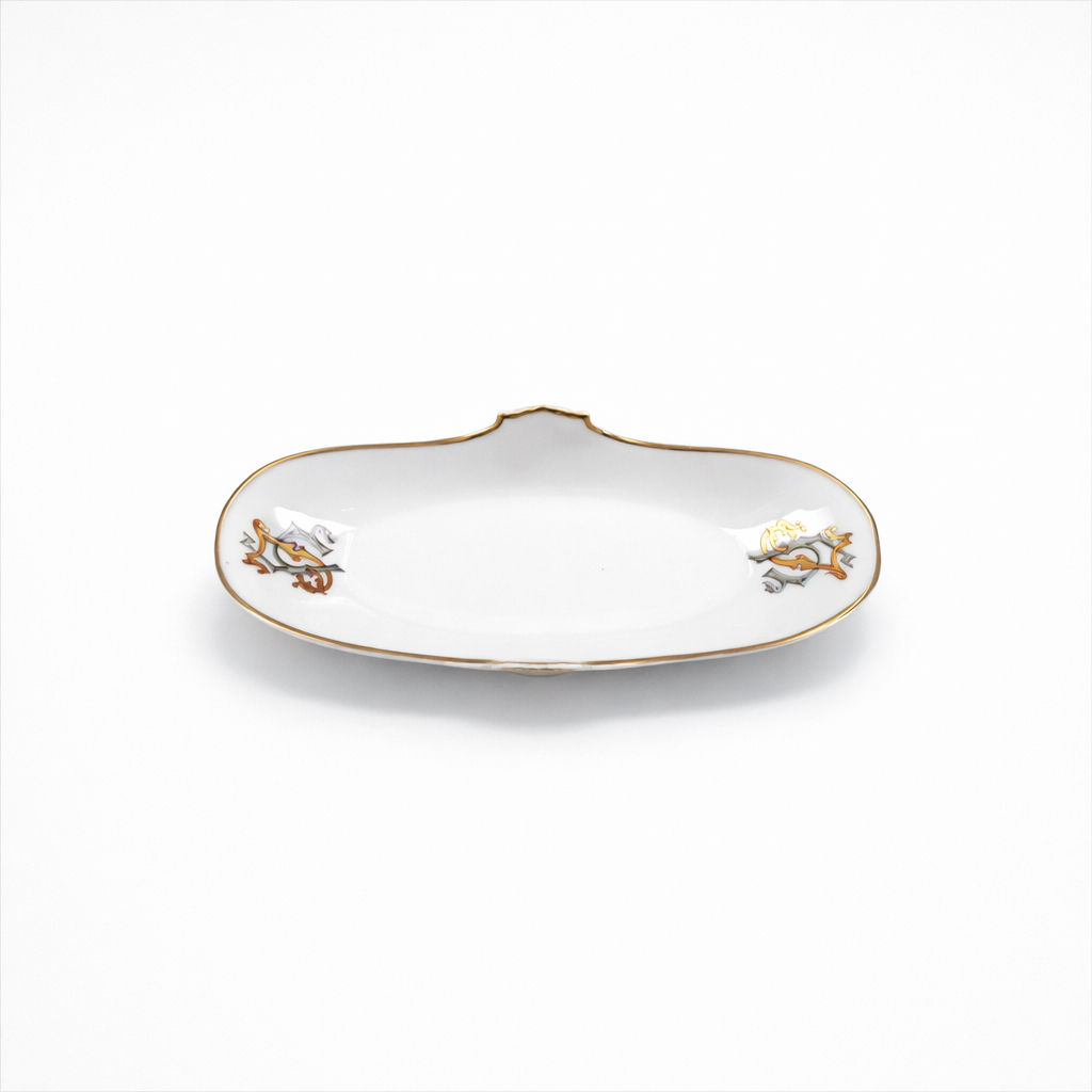 ravier en porcelaine blanche J. Mansard à bordure dorée chiffrée monogrammé JH 2 anses H 5 x L 24.5 x P 11 cm