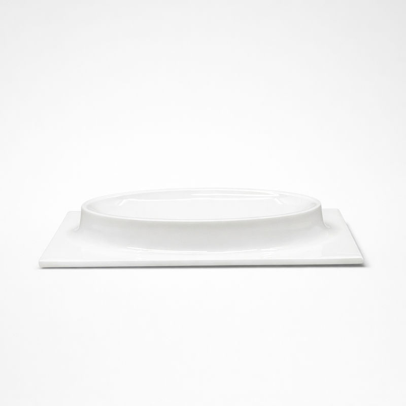 ravier en porcelaine blanche dont la base forme un grand rectangle Gaia Gino très grand modèle H 13 x L 20 x P 10 cm