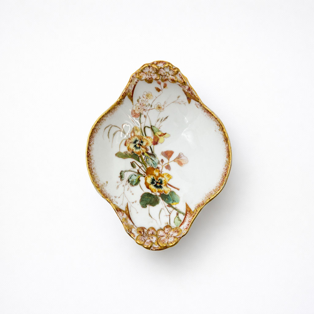 ravier en porcelaine Limoges William Guerin & Cie à décor de fleurs polychromes et papillon liseré doré
