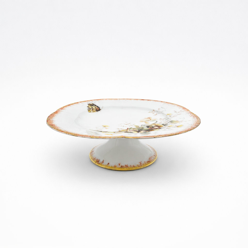 assiette montée en porcelaine Limoges William Guerin & Cie à décor de fleurs polychromes et papillon liseré doré
